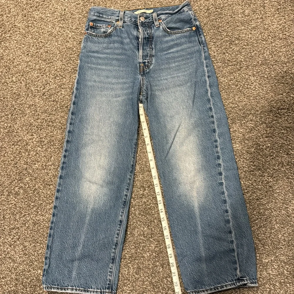 W’s Levis Ribcage Jeans - Picture 4 of 6